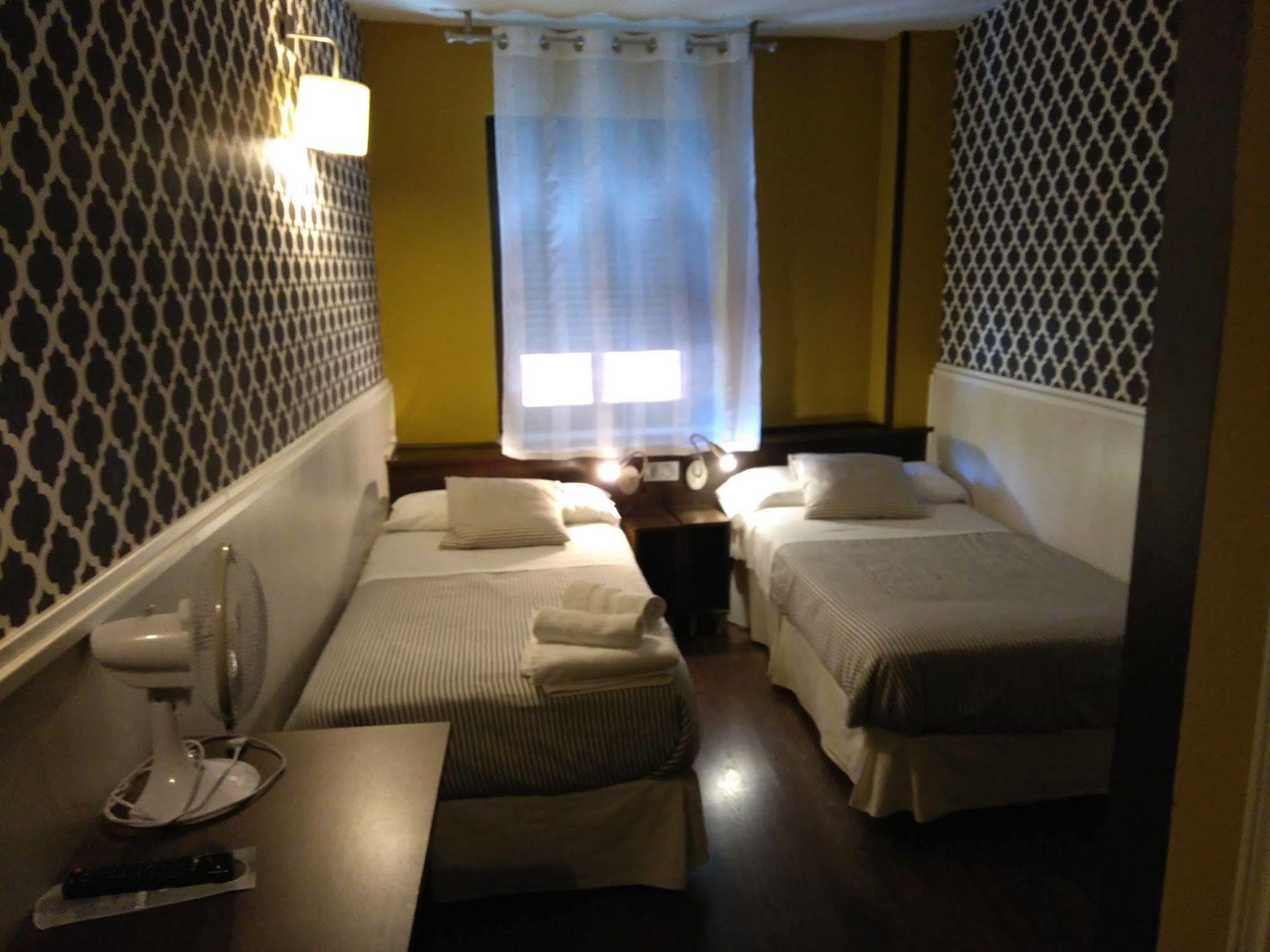 Hostal Gud Саламанка Екстериор снимка