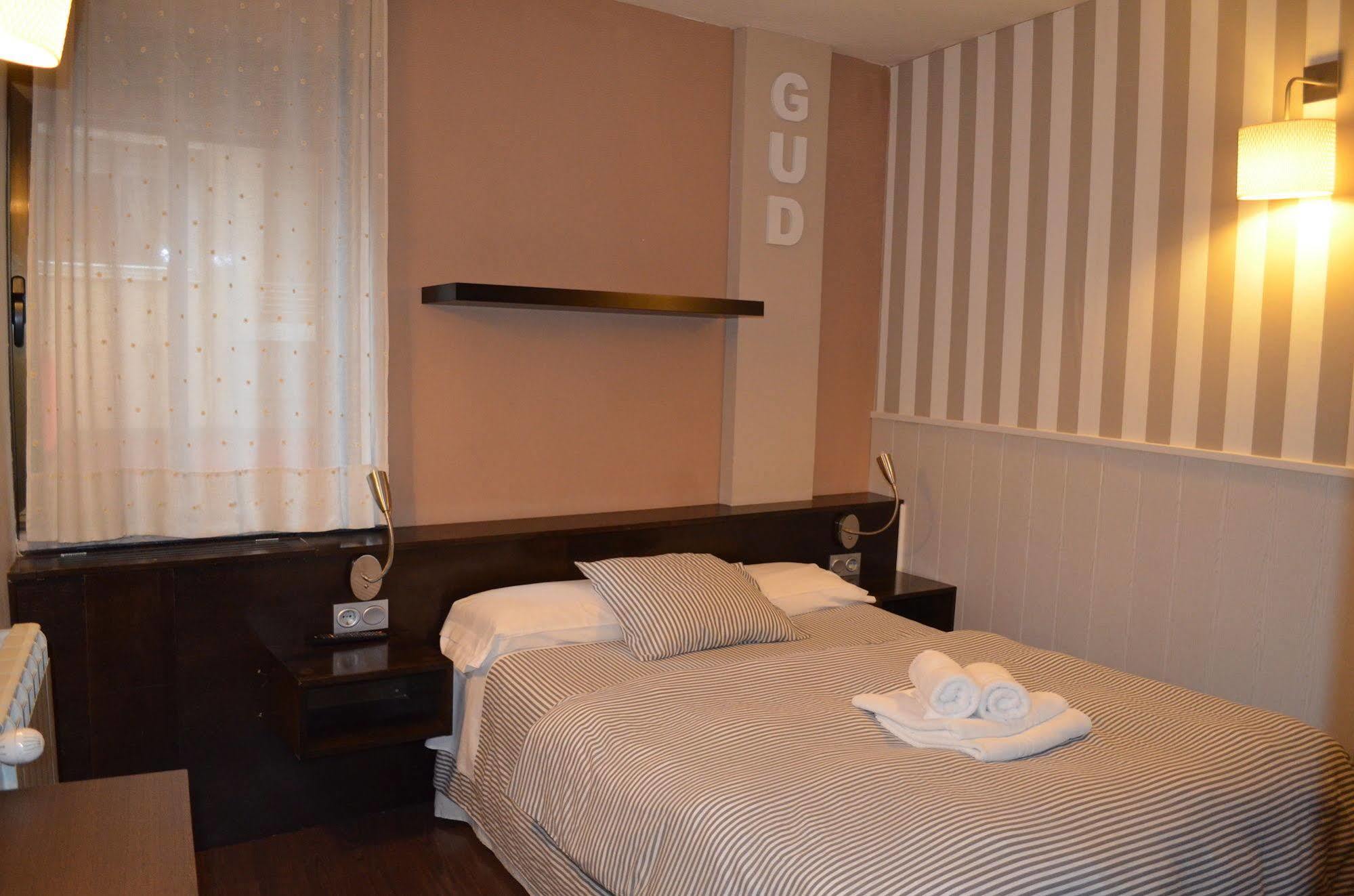Hostal Gud Саламанка Екстериор снимка
