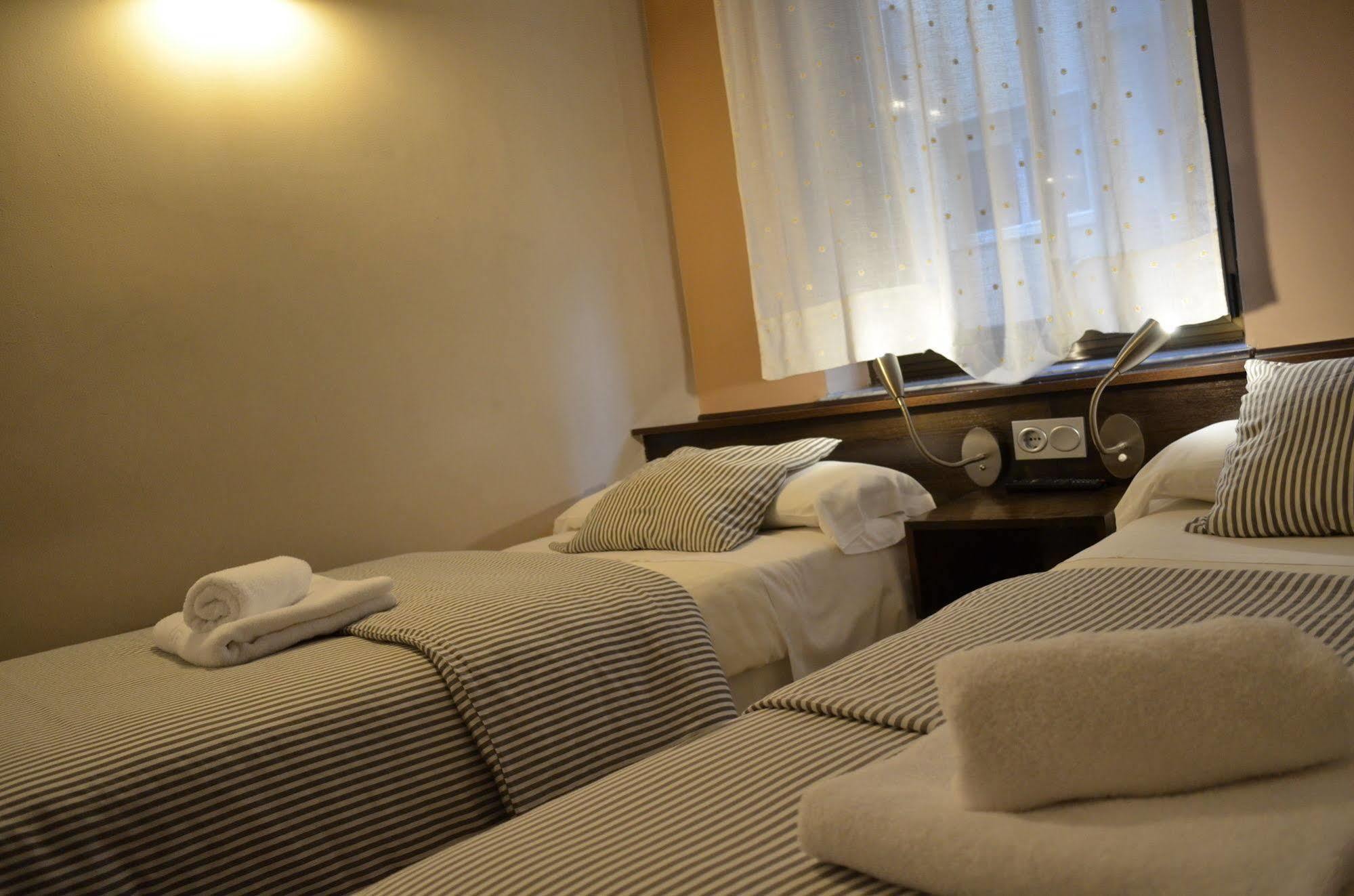 Hostal Gud Саламанка Екстериор снимка